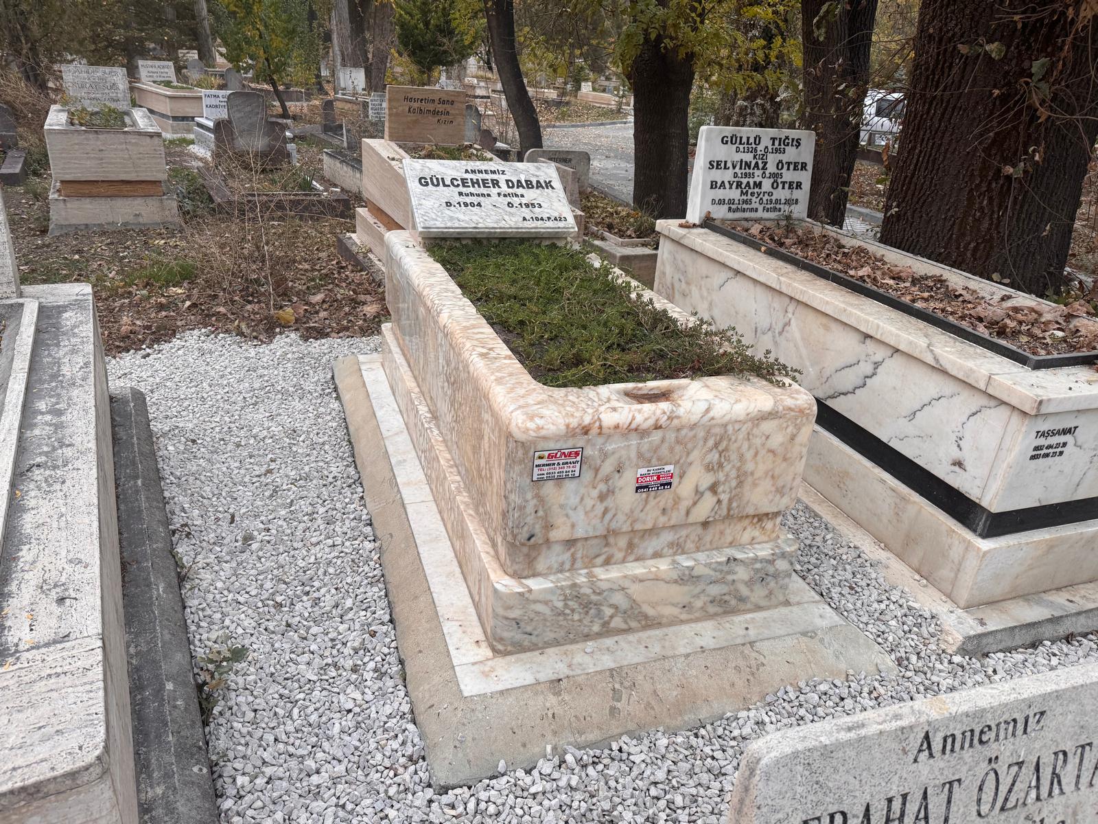 Mezar bakım çalışması